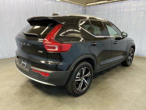 2025 Volvo XC40 B5 Core Bright Theme