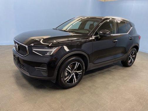 2025 Volvo XC40 B5 Core Bright Theme