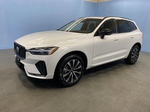 2025 Volvo XC60 B5 Plus