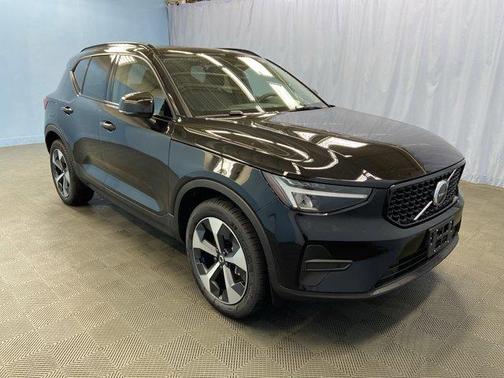 2026 Volvo XC40 B5 Core