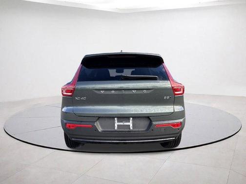 2026 Volvo XC40 B5 Core