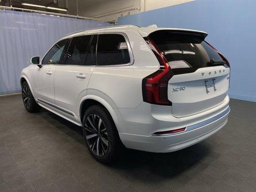 2025 Volvo XC90 B5 Core