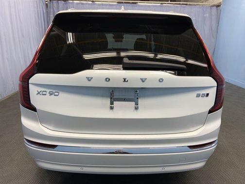 2025 Volvo XC90 B5 Core
