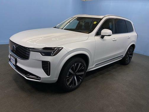 2025 Volvo XC90 B5 Core