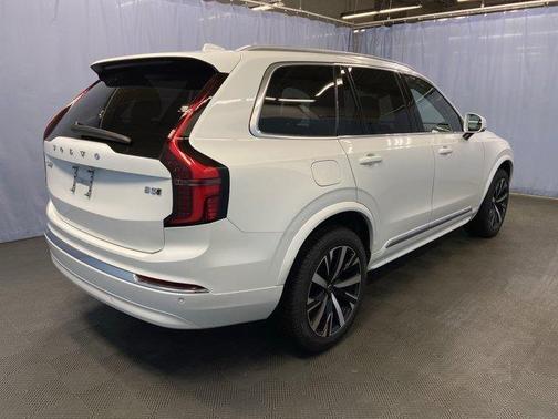 2025 Volvo XC90 B5 Core