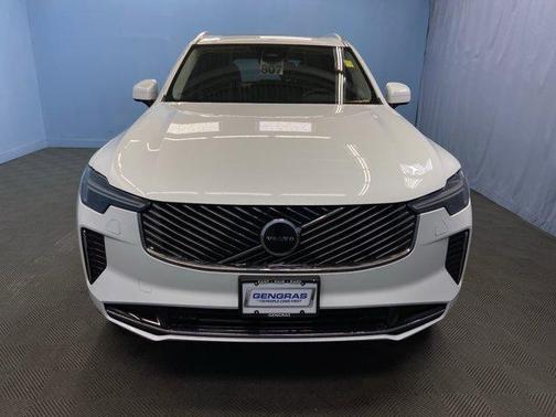 2025 Volvo XC90 B5 Core