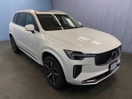 2025 Volvo XC90 B5 Core