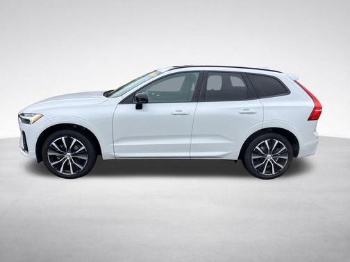 Crystal White 2023 Volvo XC60 B5 Plus Dark Theme