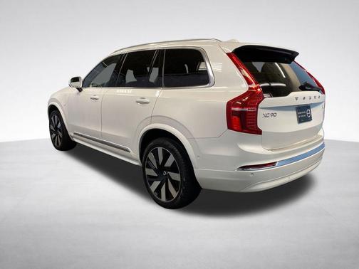 Crystal White Metallic 2024 Volvo XC90 Recharge Plug-In Hybrid T8 Plus Bright Theme 7 Passenger