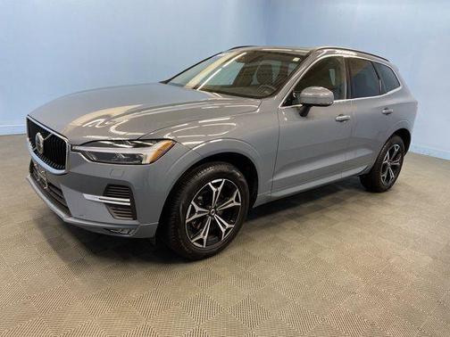 2022 Volvo XC60 B5 Momentum