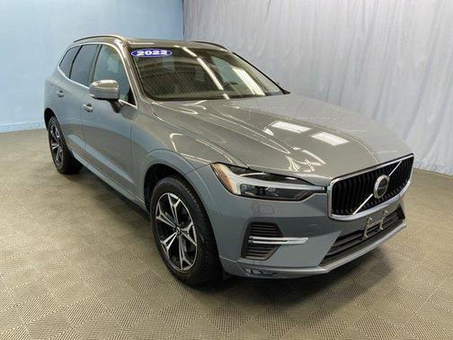 2022 Volvo XC60 B5 Momentum