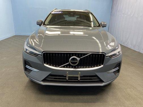 2022 Volvo XC60 B5 Momentum