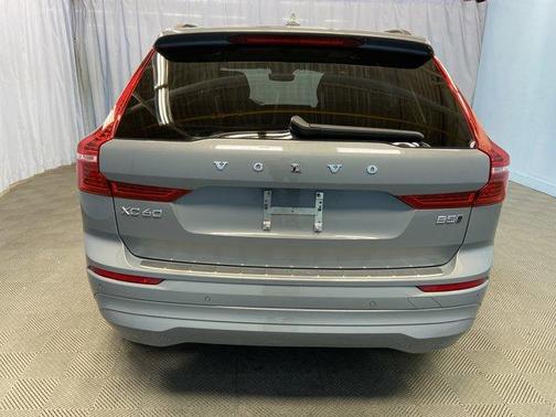 2022 Volvo XC60 B5 Momentum