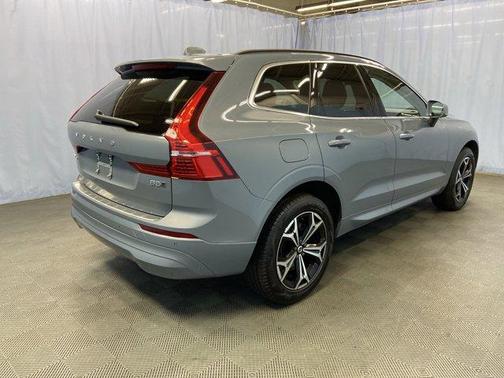 2022 Volvo XC60 B5 Momentum