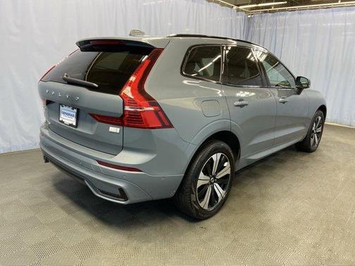 2023 Volvo XC60 Recharge Plug-In Hybrid T8 Plus Dark Theme