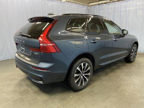 2025 Volvo XC60 B5 Core