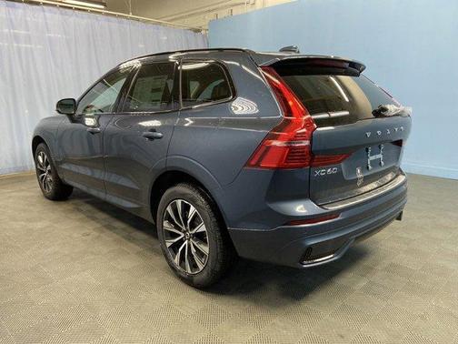 2025 Volvo XC60 B5 Core