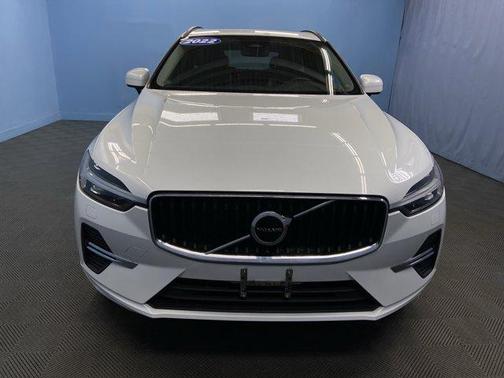 2022 Volvo XC60 B5 Momentum