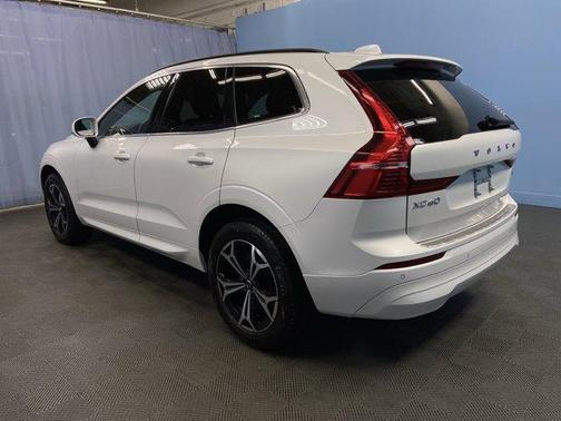 2022 Volvo XC60 B5 Momentum