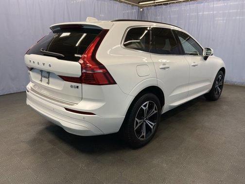 2022 Volvo XC60 B5 Momentum