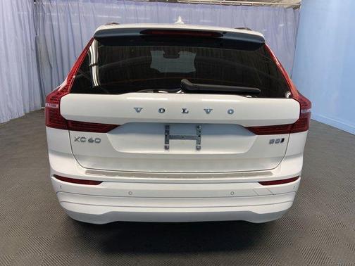 2022 Volvo XC60 B5 Momentum