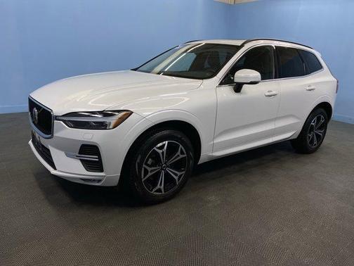 2022 Volvo XC60 B5 Momentum