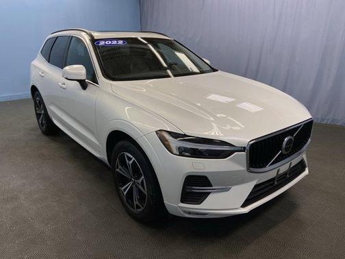 2022 Volvo XC60 B5 Momentum