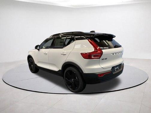 2026 Volvo XC40 B5 Ultra Black Edition