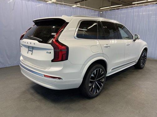 2025 Volvo XC90 B6 Plus 7-Seater