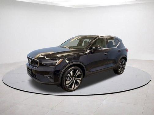 2024 Volvo XC40 B5 Plus Bright Theme