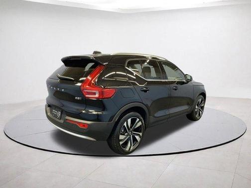 2024 Volvo XC40 B5 Plus Bright Theme