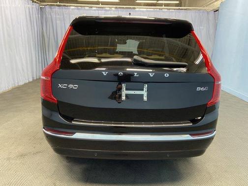 2024 Volvo XC90 B6 Ultimate Bright Theme 7-Seater