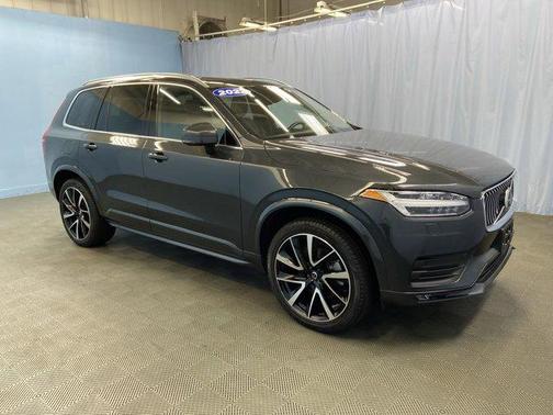 2022 Volvo XC90 T6 Momentum 7 Passenger