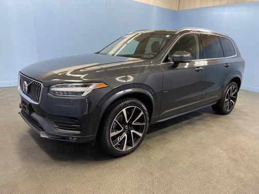 2022 Volvo XC90 T6 Momentum 7 Passenger