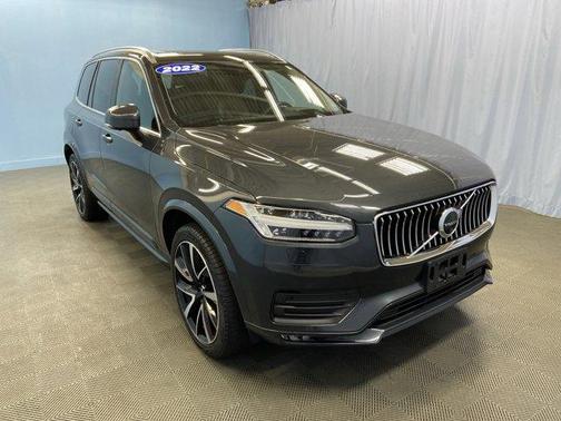 2022 Volvo XC90 T6 Momentum 7 Passenger