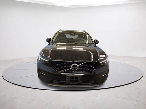 Onyx Black 2026 Volvo XC40 B5 Plus