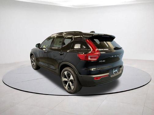 Onyx Black 2026 Volvo XC40 B5 Plus