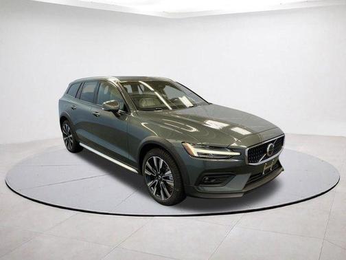 2026 Volvo V60 Cross Country B5 Ultra