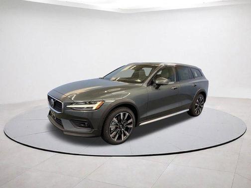 2026 Volvo V60 Cross Country B5 Ultra