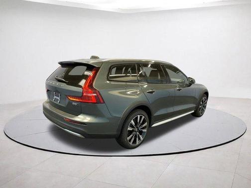 2026 Volvo V60 Cross Country B5 Ultra