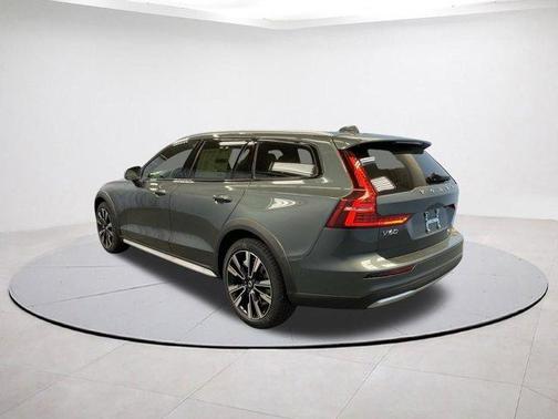 2026 Volvo V60 Cross Country B5 Ultra