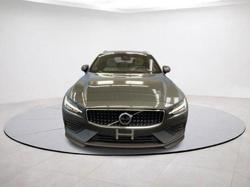 2026 Volvo V60 Cross Country B5 Ultra