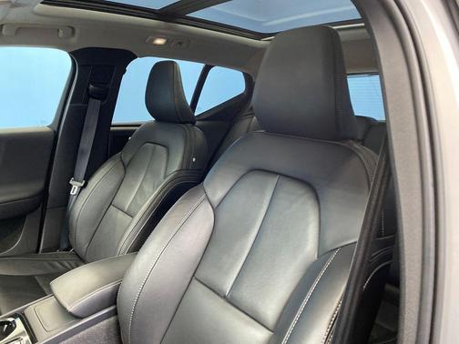 Silver 2023 Volvo XC40 B5 Ultimate Bright Theme