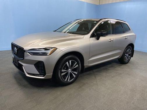 2024 Volvo XC60 B5 Core Dark Theme