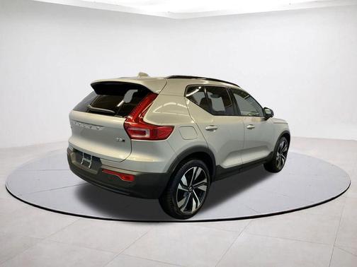 Silver 2025 Volvo XC40 B5 Plus Dark Theme