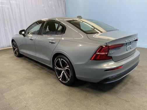 2024 Volvo S60 B5 Core Dark Theme