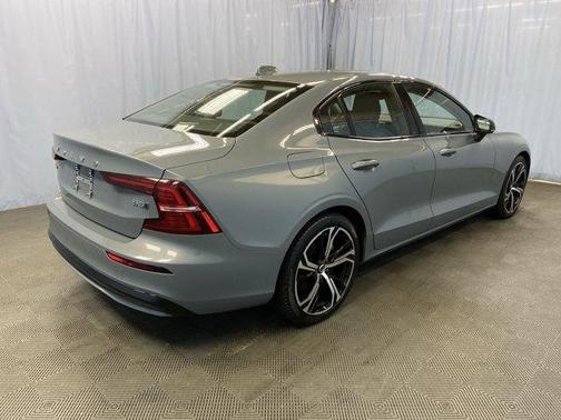 2024 Volvo S60 B5 Core Dark Theme