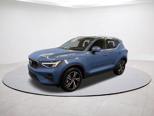 Fjord Blue Metallic 2025 Volvo XC40 B5 Core Bright Theme