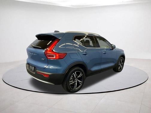 Fjord Blue Metallic 2025 Volvo XC40 B5 Core Bright Theme