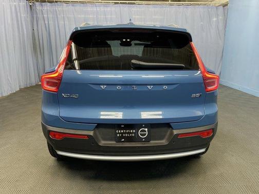 2025 Volvo XC40 B5 Core Bright Theme